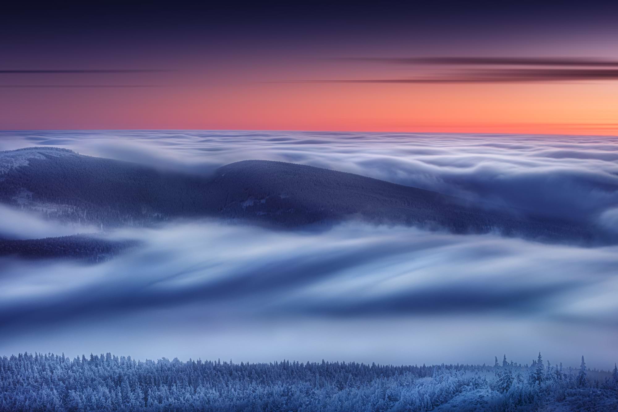 zimowy widok, zachmurzone góry
